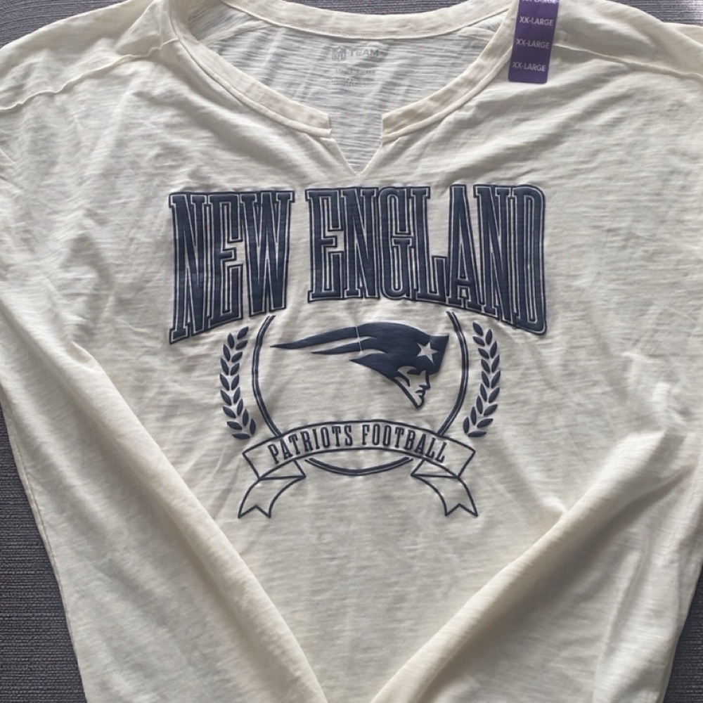 NFL Team Apparel Gray and White Shirt